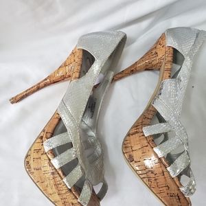 Circle Silver metallic high heels with cork bottoms Size9